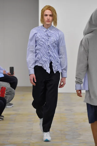 Look 28